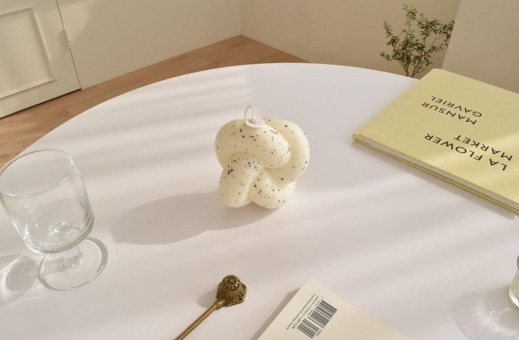 Embrace Tranquility with Moonrise's Honey Flamingo Scented knot Candle