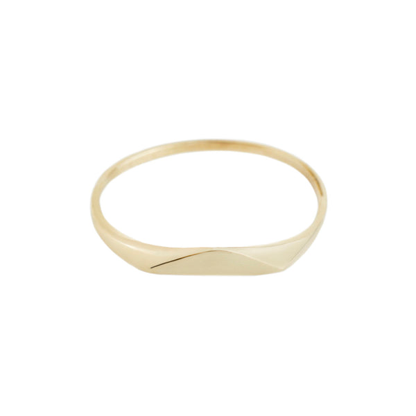 Petite Triangle Signet