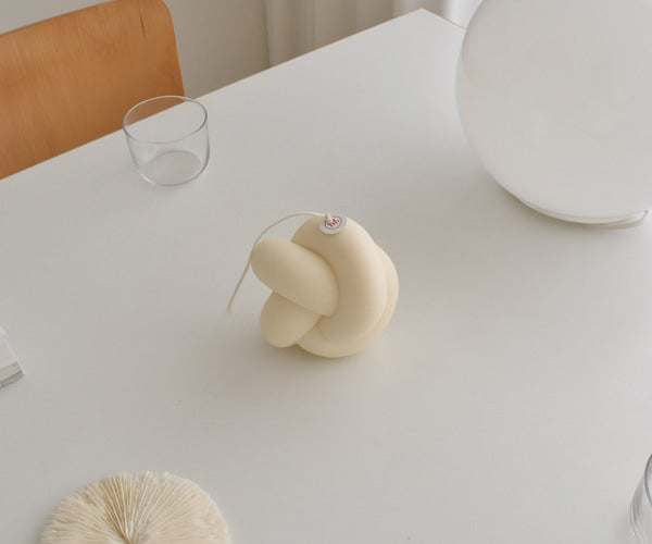 Honey Flamingo - Tube knot candle 2- Ivory with Jasmine scent