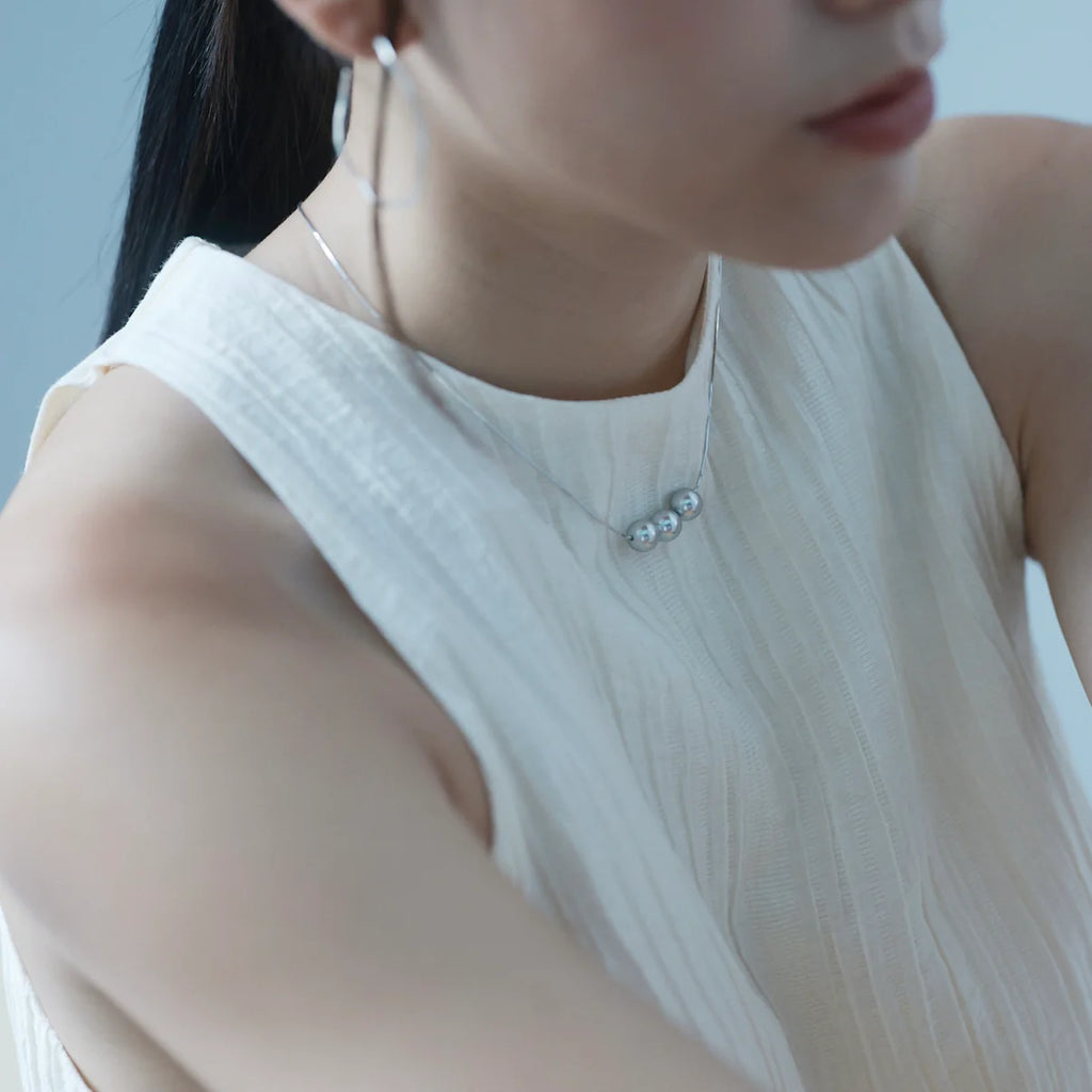 Aki Necklace- 3 pearls necklace