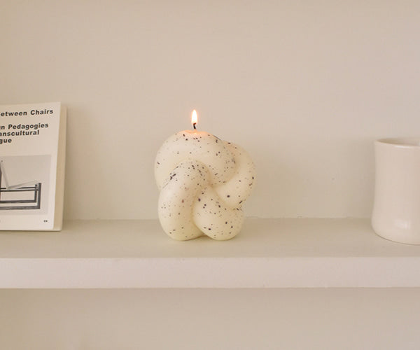 Honey Flamingo - Tube knot candle 2- Ivory (Dark gray dot) with Jasmine scent